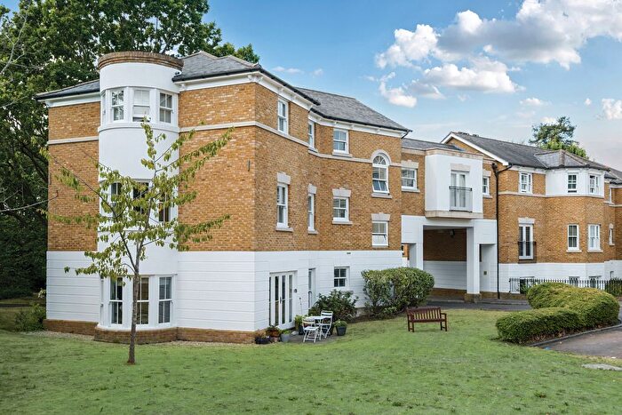 2 Bedroom Flat For Sale In Cedars Close, Belmont Hill, London, SE13