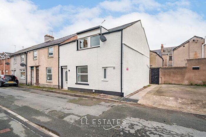 3 Bedroom Semi-Detached House To Rent In Brookes Street, Llandudno, LL30