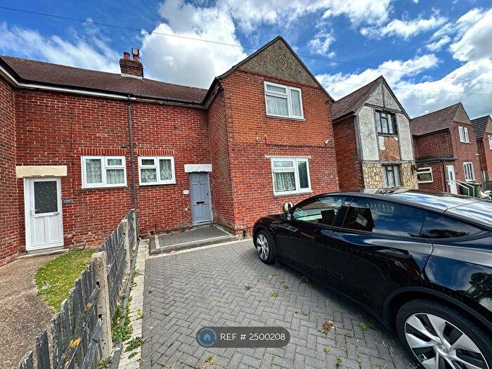 3 Bedroom Semi-Detached House To Rent In Waterhouse Lane, Southampton, SO15