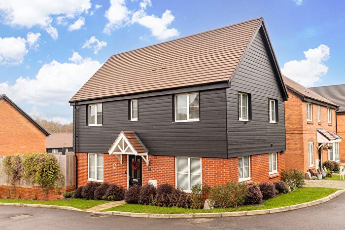 3 Bedroom Detached House For Sale In Mead Lane, Crawley Down, RH10