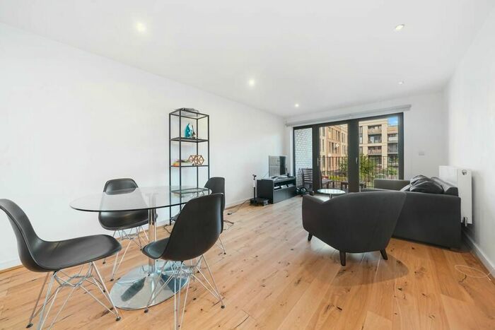 2 Bedroom Flat To Rent In Bramah Road, London, SW9