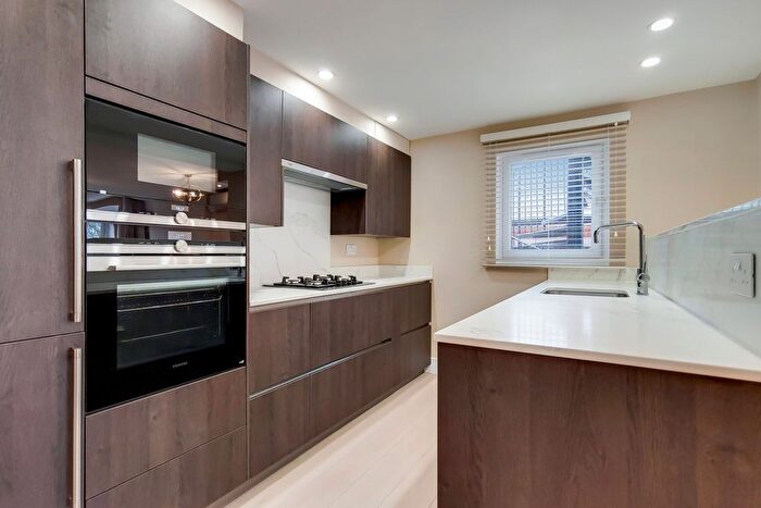 2 Bedroom Flat To Rent In Hampstead Heights, Fitzjohns Avenue, Hampstead, London, NW3