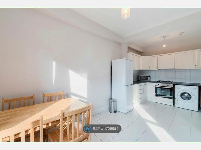 3 Bedroom Flat To Rent In Harrow Road, London, W9
