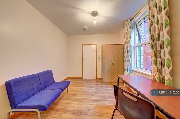 Studio To Rent In Central Kingston, Central Kingston, KT2