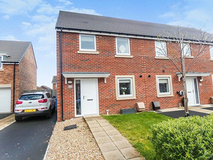 3 Bedroom End Of Terrace House For Sale In Farm Drive, Blyth, NE24