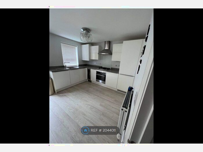 3 Bedroom Semi-Detached House To Rent In Gilhespy Way, Westbury, BA13