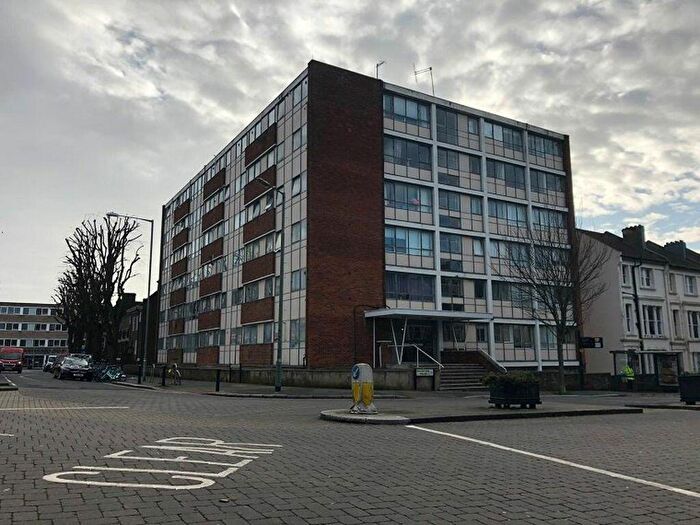 2 Bedroom Flat To Rent In Cliftonville Court, Goldstone Road, ., BN3