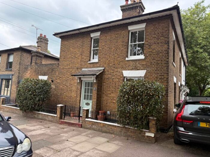 2 Bedroom Semi-Detached House To Rent In Milton Place, Southend On Sea, SS1
