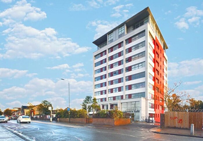 2 Bedroom Flat For Sale In Romford Road, Forest Gate, London, E7