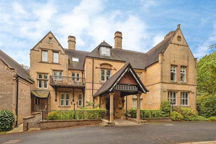 3 Bedroom Flat For Sale In Dundreggan Gardens, Didsbury, Manchester, Greater Manchester, M20