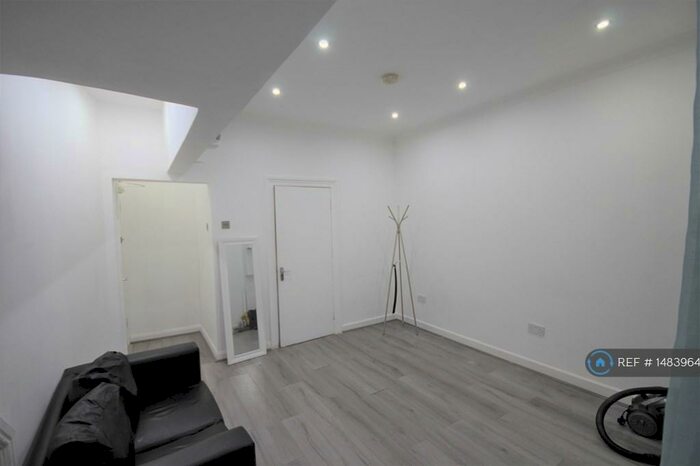 1 Bedroom Flat To Rent In Lower Addiscome Road, Croydon, CR0