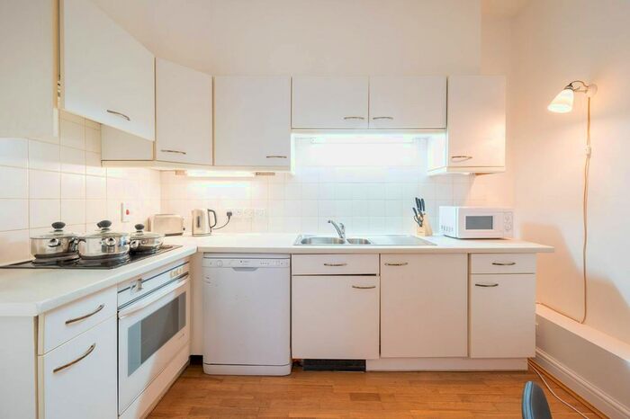 1 Bedroom Flat To Rent In Nottingham Place, Marylebone, London, W1U