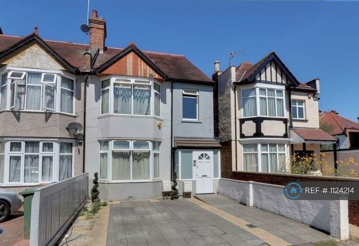 3 Bedroom Flat To Rent In Warrington Road, Harrow, HA1