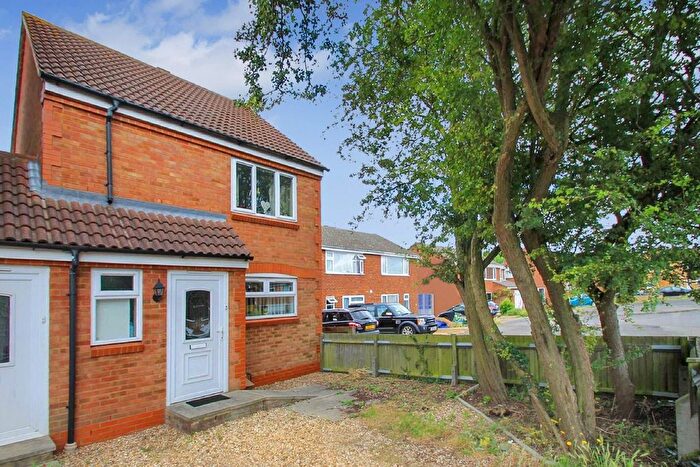 3 Bedroom Link Detached House To Rent In Ennerdale Road, Rushden, NN10