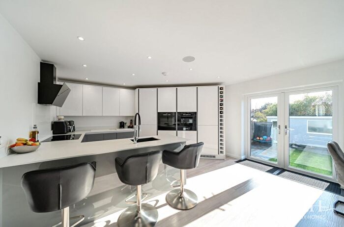 4 Bedroom Bungalow For Sale In Victor Gardens, Hornchurch, RM12