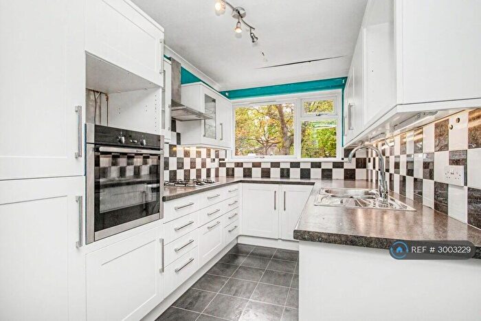 3 Bedroom Flat To Rent In Merchiston Gardens, Edinburgh, EH10