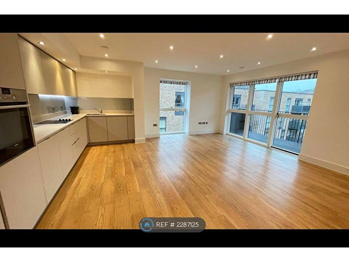 3 Bedroom Flat To Rent In Lyon Road, Harrow, HA1