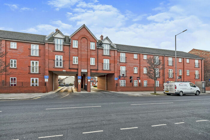 2 Bedroom House To Rent In First Floor, Sandpipers Court, Bridge Court, -*Available With The Zero Deposits Scheme*, L23