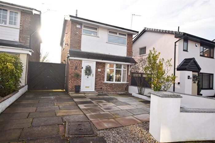 3 Bedroom Detached House For Sale In Arden Avenue, Middleton, Manchester, M24