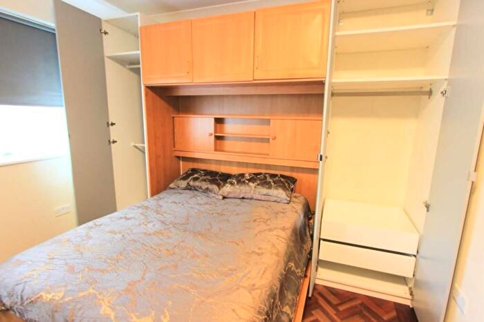 Studio To Rent In Gree, London, N13