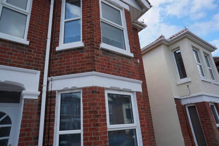 5 Bedroom Semi-Detached House To Rent In Burlington Road, Southampton, SO15