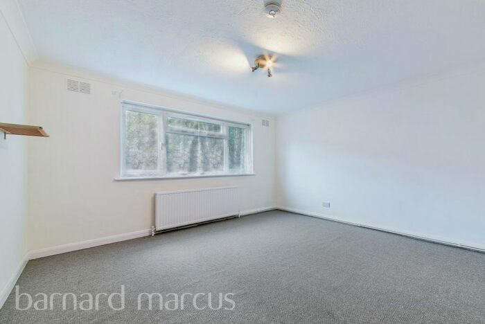 Studio To Rent In Kidderminster Road, Croydon, CR0