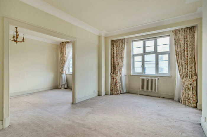 3 Bedroom Apartment For Sale In College Crescent, Swiss Cottage, NW3