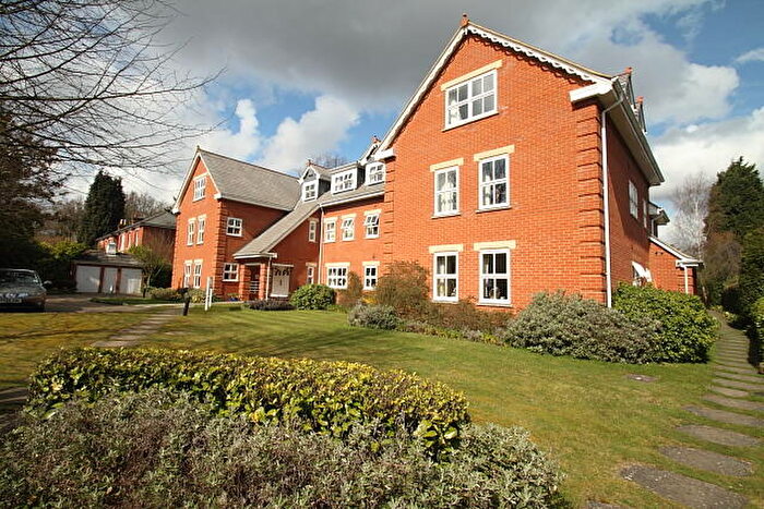 2 Bedroom Flat To Rent In Broomhall Road, Woking, GU21