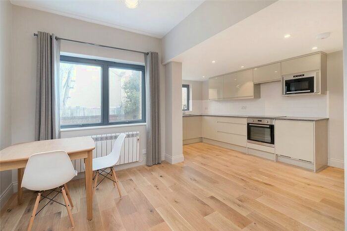 1 Bedroom Flat To Rent In Stanlake Road, Shepherd's Bush, London, W12