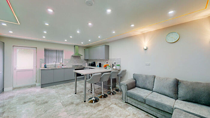 4 Bedroom House To Rent In Birkdale Grove, Selly Oak, B29