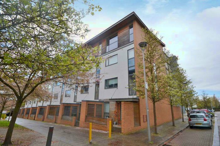 2 Bedroom Maisonette To Rent In Petersfield Green, Milton Keynes, Buckinghamshire, MK9