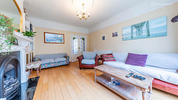 4 Bedroom Semi-Detached House To Rent In Friars Avenue, Whetstone, London, N20