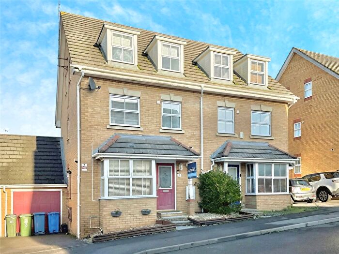 5 Bedroom Semi Detached House For Sale In Boole Heights, Bracknell, Berkshire, RG12