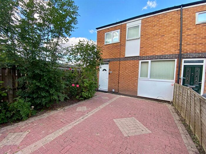 4 Bedroom End Of Terrace House For Sale In Hawthorne Court, Tile Hill, Coventry, CV4