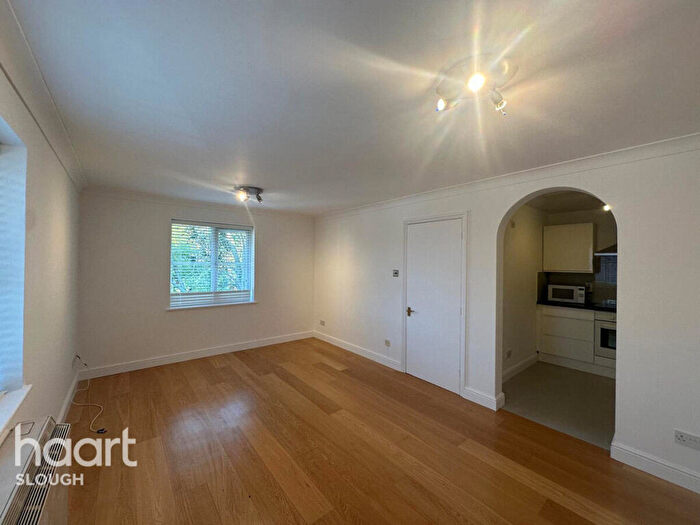 2 Bedroom Apartment To Rent In Arborfield Close, Slough, SL1