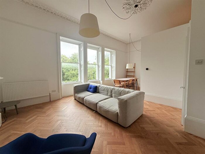 2 Bedroom Flat To Rent In Beaufort East, Bath, BA1