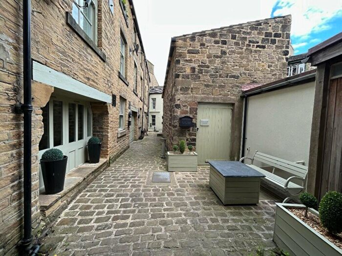1 Bedroom Flat To Rent In Albert Yard, Keighley, West Yorkshire, BD21