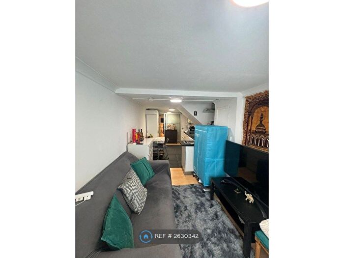 Studio To Rent In Burnley Road, London, NW10