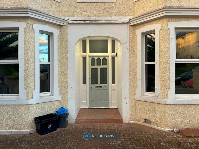 2 Bedroom Flat To Rent In Studley Road, Torquay, TQ1