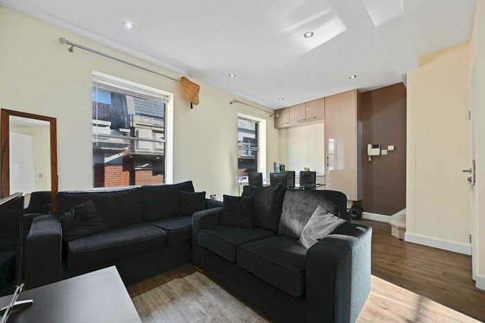 2 Bedroom Flat To Rent In Artillery Lane, Liverpool Street, E1