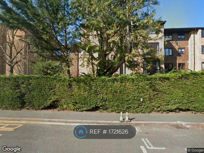 Studio To Rent In The Rowans, Woking, GU22