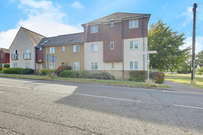 2 Bedroom Apartment For Sale In Prince Avenue, Westcliff-on-sea, SS0