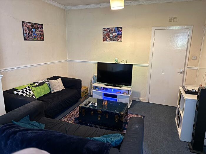 2 Bedroom Flat To Rent In Cowane Street, Stirling, FK8