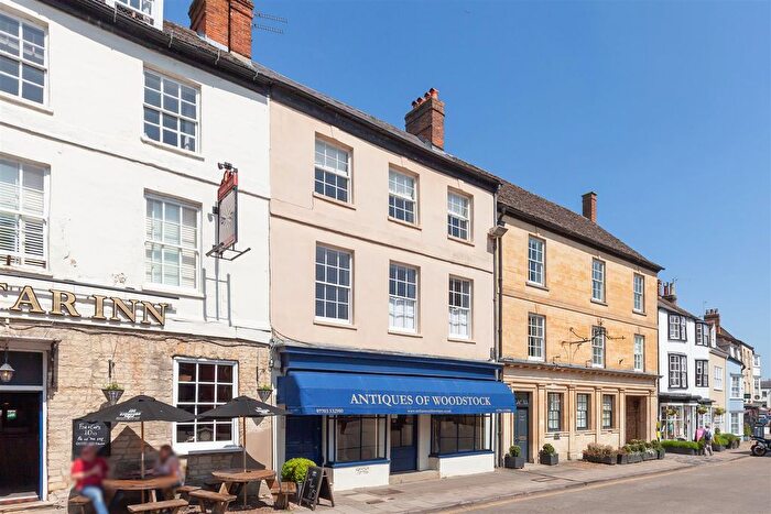 2 Bedroom Flat For Sale In Market Place, Woodstock, OX20