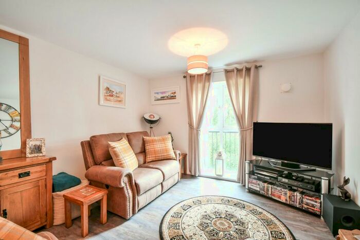 3 Bedroom Flat To Rent In St. Austell Way, Swindon, SN2