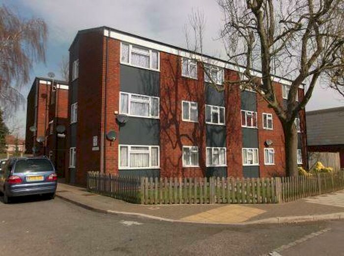 2 Bedroom Flat To Rent In Stuart Avenue, Harrow, HA2