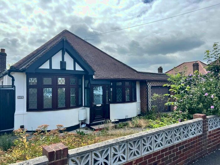 4 Bedroom Bungalow To Rent In Heversham Road, Bexleyheath, London, DA7