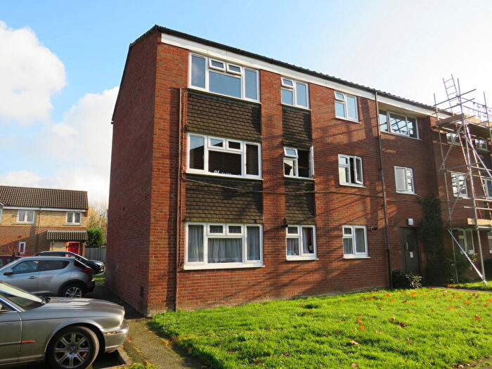 2 Bedroom Flat To Rent In Mulberry Close, Broxbourne, EN10