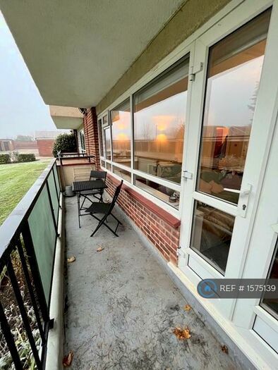 2 Bedroom Flat To Rent In Ashmead, London, N14