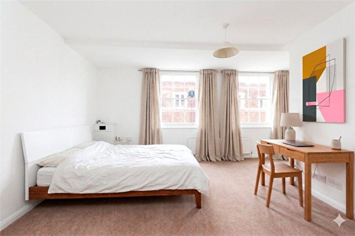 Studio To Rent In Battersea Square, London, SW11